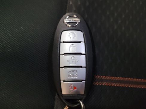 Used 2020 Nissan Versa SR FWD image 32