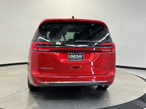 New 2026 Chrysler Pacifica Select image 6