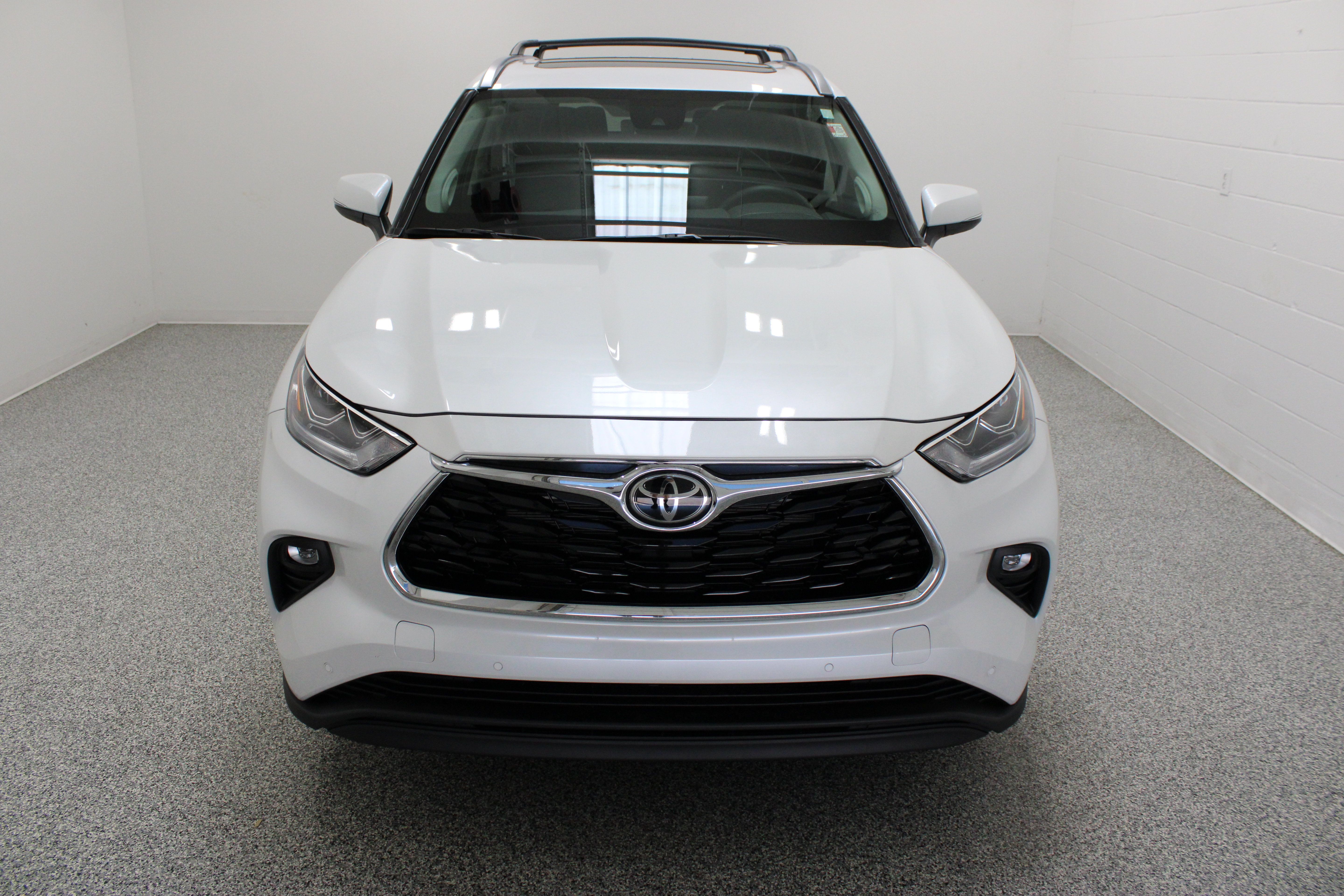 Used 2026 Toyota Highlander Limited AWD/4WD image 3