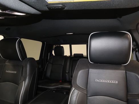 Used 2025 RAM 3500 Laramie AWD/4WD image 18