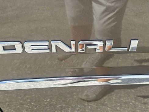 Used 2016 GMC Yukon Denali w/ Open Road Package AWD/4WD image 8