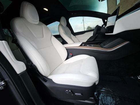 Used 2022 Tesla Model X image 57