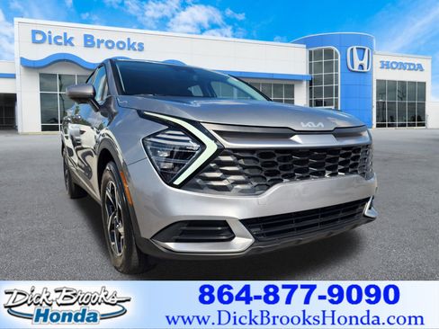 Used 2025 Kia Sportage LX image 1