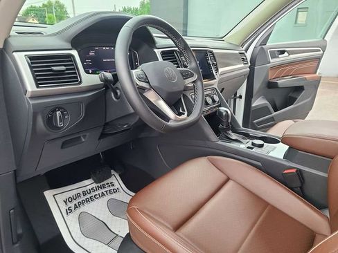 Used 2023 Volkswagen Atlas SE w/ Black Wheel Package AWD/4WD image 12