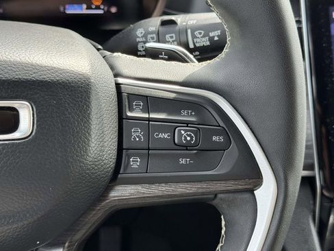 Used 2024 Jeep Grand Cherokee L Limited w/ Luxury Tech Group II AWD/4WD image 12