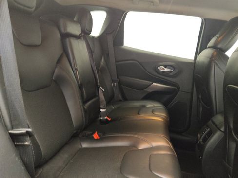 Used 2020 Jeep Cherokee Latitude Plus AWD/4WD image 19