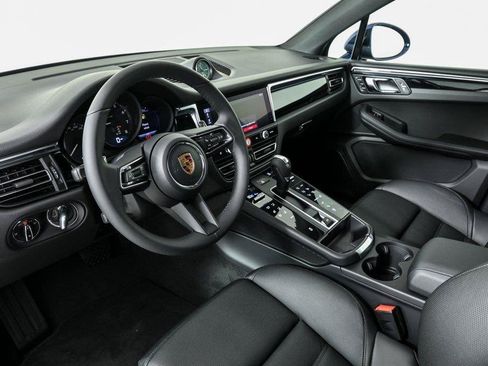 Used 2026 Porsche Macan AWD/4WD image 4