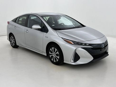 Used 2021 Toyota Prius Prime XLE image 6