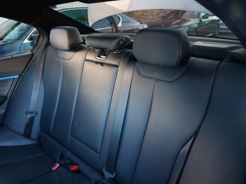 Used 2018 BMW 340i xDrive Sedan w/ Premium Package image 11