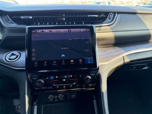 Used 2024 Jeep Grand Cherokee L Limited w/ Luxury Tech Group II image 18