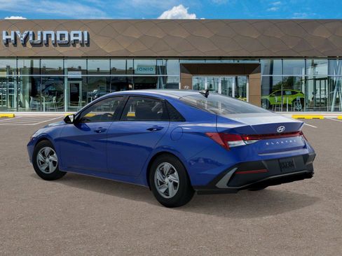New 2025 Hyundai Elantra SE image 5