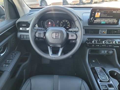 Used 2025 Honda Pilot Touring image 15
