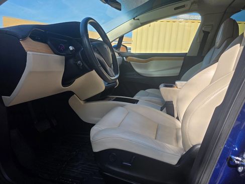 Used 2018 Tesla Model X 75D image 13