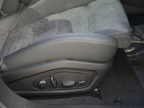 Used 2022 Audi e-tron GT Premium Plus image 38