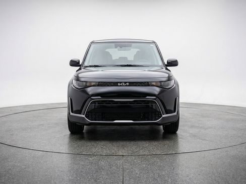Used 2025 Kia Soul LX w/ LX Technology Package FWD image 2