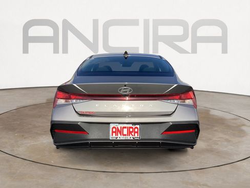 Used 2024 Hyundai Elantra SE FWD image 13