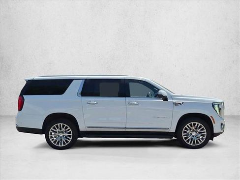 Used 2025 GMC Yukon XL Denali AWD/4WD image 4
