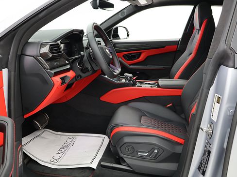 Used 2025 Lamborghini Urus SE AWD/4WD image 37