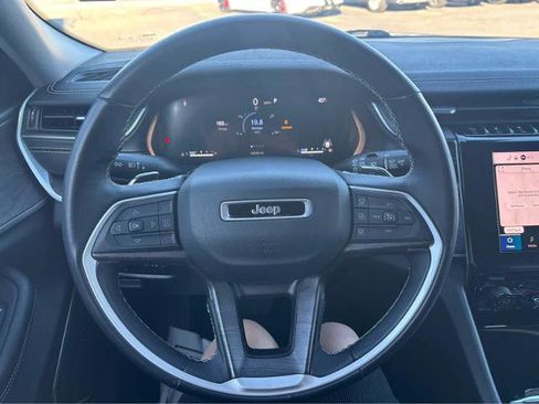 Used 2022 Jeep Grand Cherokee L Limited image 16