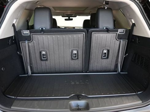 Used 2026 Nissan Pathfinder Platinum FWD image 16