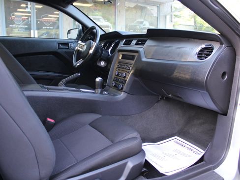 Used 2013 Ford Mustang GT RWD image 8