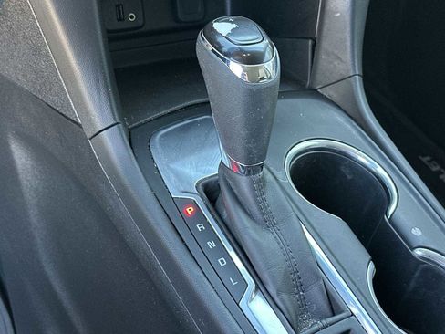 Used 2018 Chevrolet Equinox LS image 23