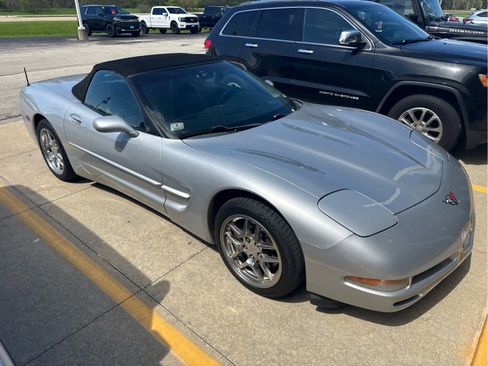 Used 2000 Chevrolet Corvette Convertible w/ Memory Pkg image 3