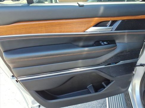 Used 2024 Jeep Grand Wagoneer L Series III image 20