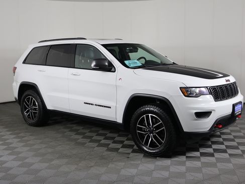 Used 2020 Jeep Grand Cherokee Trailhawk w/ Trailhawk Luxury Group image 4