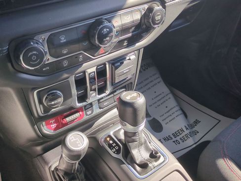 Used 2025 Jeep Wrangler Rubicon image 14