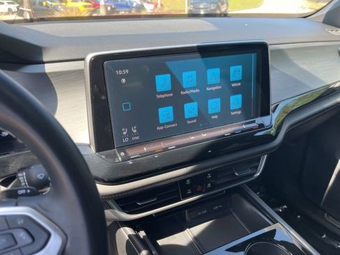 Used 2024 Volkswagen Atlas Cross Sport SE FWD image 22
