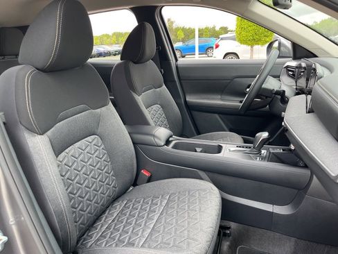 Used 2025 Nissan Kicks SV w/ Illumination Package FWD image 27