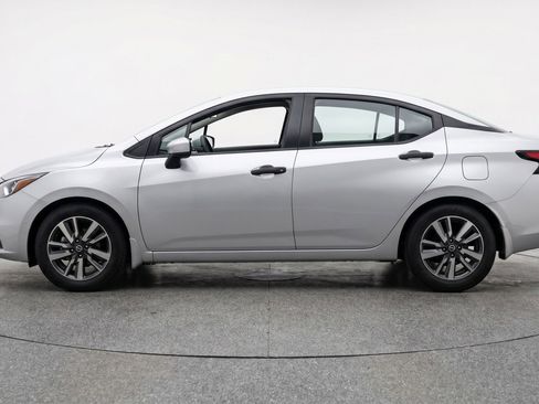 Used 2025 Nissan Versa SV FWD image 5