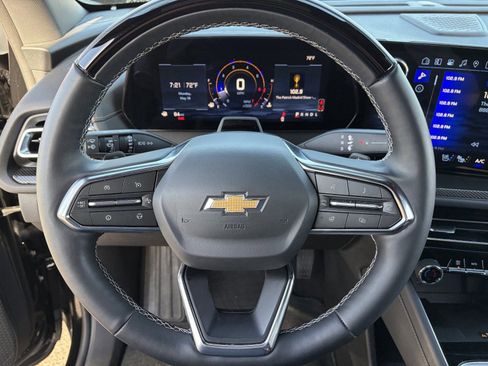 Certified 2025 Chevrolet Traverse High Country FWD image 24