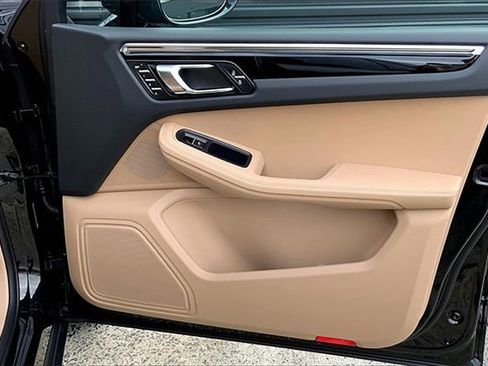 Certified 2026 Porsche Macan image 29