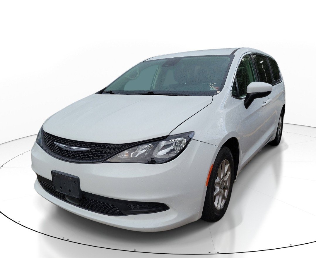 Used 2023 Chrysler Voyager LX FWD image 9