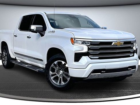 Used 2022 Chevrolet Silverado 1500 High Country w/ Z71 Off-Road Package image 3