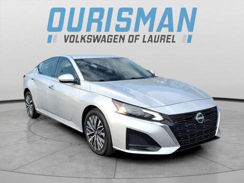 Used 2023 Nissan Altima 2.5 SV image 1