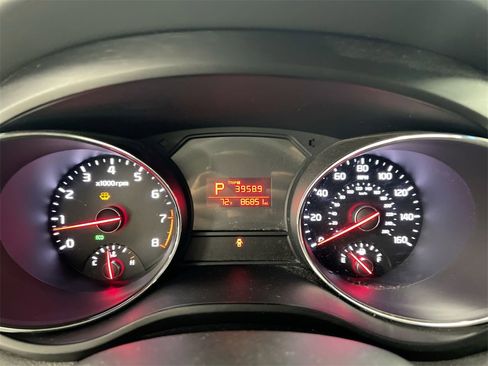 Used 2016 Kia Sedona LX image 11