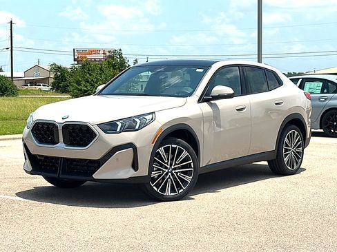 New 2026 BMW X2 xDrive28i w/ Technology Package AWD/4WD image 2