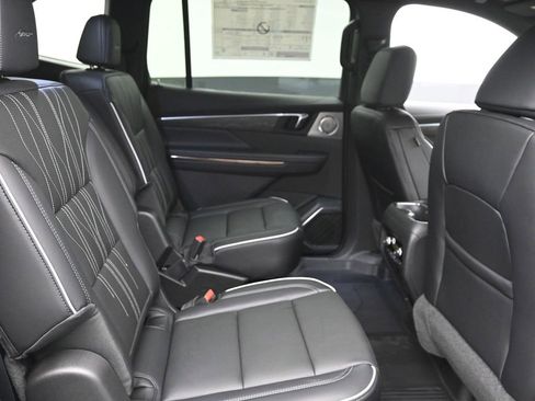 Used 2026 Buick Enclave Avenir w/ Super Cruise Package image 9