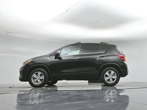 Used 2020 Chevrolet Trax LT w/ LT Convenience Package AWD/4WD image 8