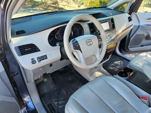 Used 2014 Toyota Sienna XLE w/ Entertainment Package image 31