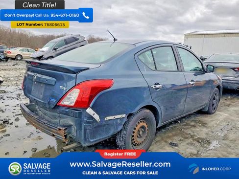 Used 2015 Nissan Versa SV image 4