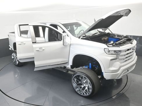 Used 2022 Chevrolet Silverado 1500 High Country image 91