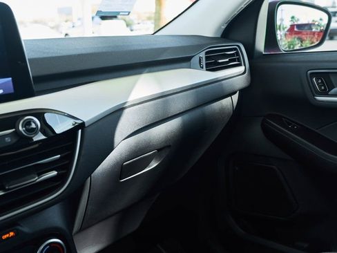 Used 2022 Ford Escape SE image 48