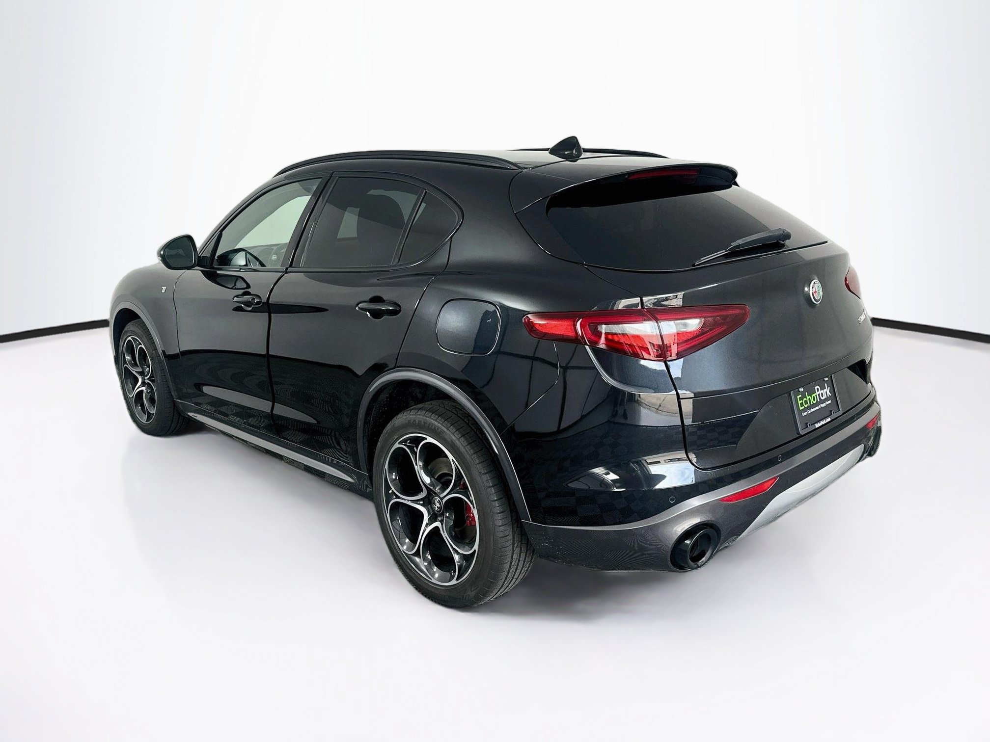Used 2023 Alfa Romeo Stelvio Ti AWD/4WD image 5