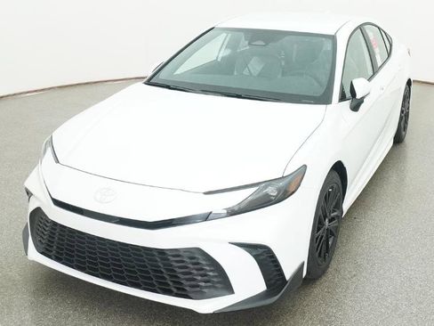 New 2026 Toyota Camry SE FWD image 3