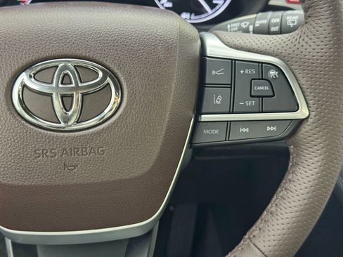 Used 2024 Toyota Sienna Platinum image 24