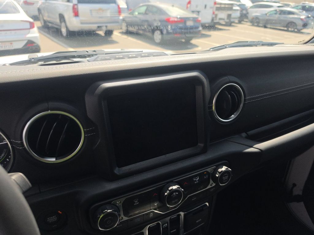 Used 2023 Jeep Wrangler Unlimited Sahara AWD/4WD image 6